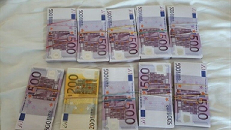 القبض على رجل مغربي بحوزته 1.4 مليون يورو نقدا في أمستردام