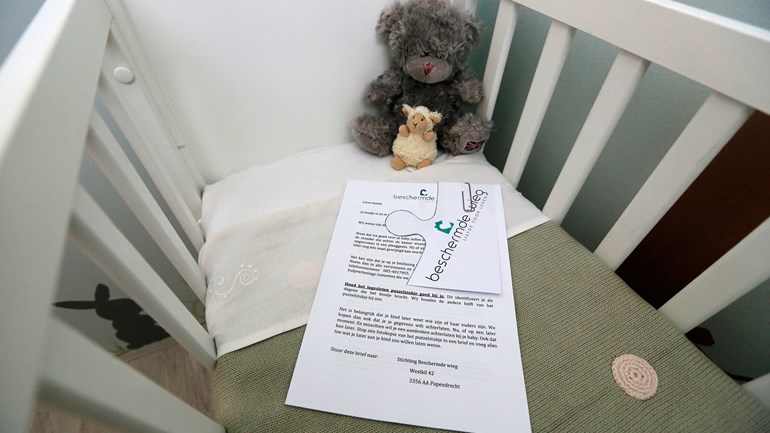 أم تترك طفلها في غرفة اللقطاء بدوردريخت لأنها لا تستطيع رعايته - لأول مرة تحصل في هولندا