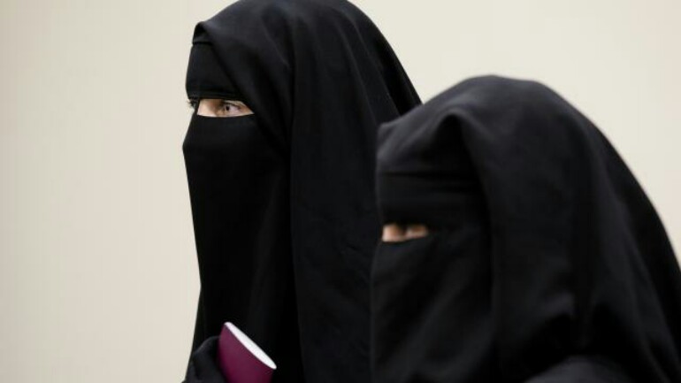 مجلس الشيوخ الهولندي يقر قانون يحظر ارتداء النقاب وأغطية الوجه بأماكن محددة