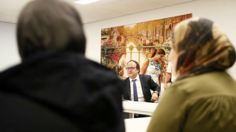 وزير الشؤون الإجتماعية الهولندي كولمس يضع الخطة الجديدة الخاصة بإندماج القادمين الجدد