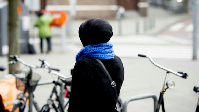 الاعتداء على امرأة مسلمة وتمزيق ملابسها وتشويهها بأداة حادة في بلجيكا