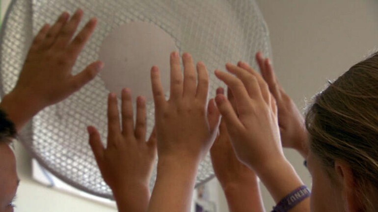 أطفال المدارس في هولندا يعانون من الحرارة العالية في الصفوف - المباني عفا عليها الزمن