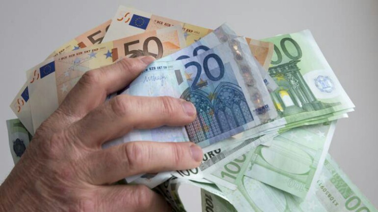 أغنى عائلة في هولندا مالكة سلسلة C&A توقف ترخيص البنك الخاص بأفرادها