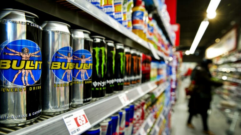 مخاطر صحية تهدد ألاف الشباب في هولندا بسبب تناول مشروبات الطاقة