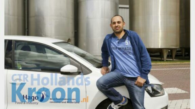 السوري إبراهيم القادم حديثا إلى هولندا كافح بعدة أعمال - الأن فقط هو سعيد مع عائلته