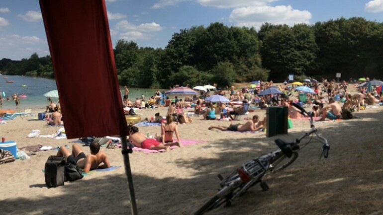 سكان الأحياء المجاورة للبحيرة الترفيهية في بريدا يشتكون من الإزدحام ووقوف السيارات