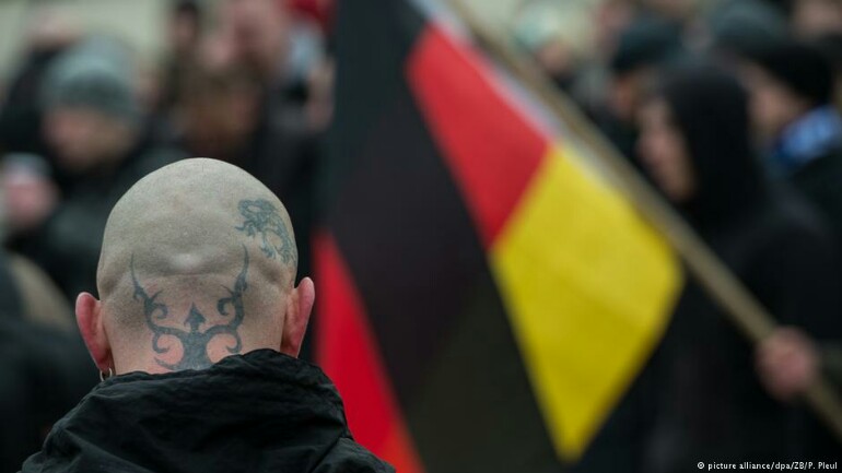 حزب ألماني متطرف يرصد مكافأة مالية لمن يبلغه بمكان تواجد عائلة عراقية لاجئة