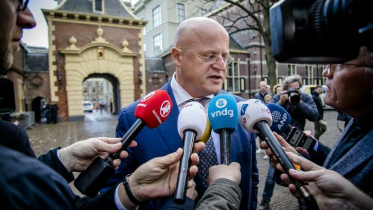 ضجة في الحكومة والبرلمان حول قيام الشرطة باستخدام مسدس صعق بدار رعاية المسنين