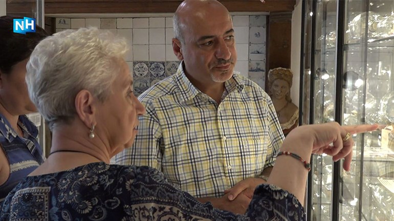 متطوعين سوريين ينقذون متحف سفينة الزجاج من الإغلاق في Enkhuizen