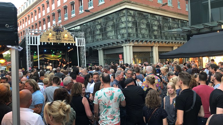 المهرجان المجاني للموسيقى والرقص Big Rivers في دوردريخت يجذب أعداد هائلة من الجمهور