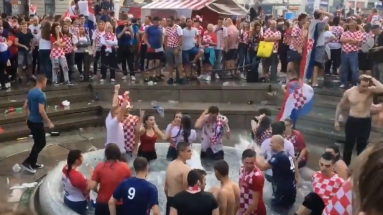 من الطبيعي البكاء عندما تخسر كأس العالم - لكن الكرواتيين يحتفلون بذلك ! 