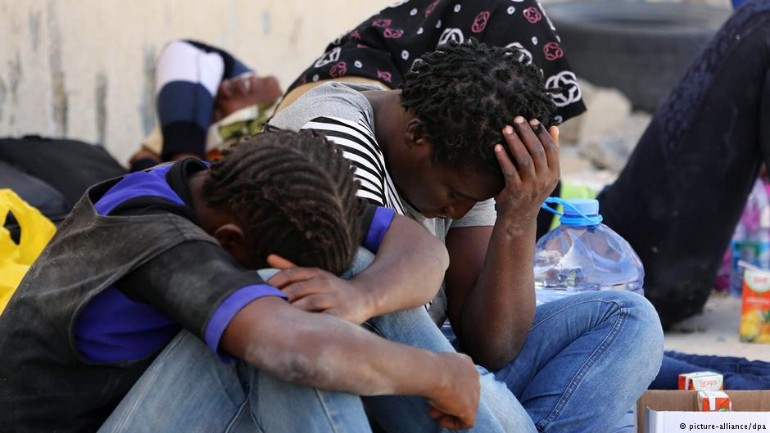 مصرع ثمانية مهاجرين معظمهم أطفال اختناقا داخل شاحنة في ليبيا