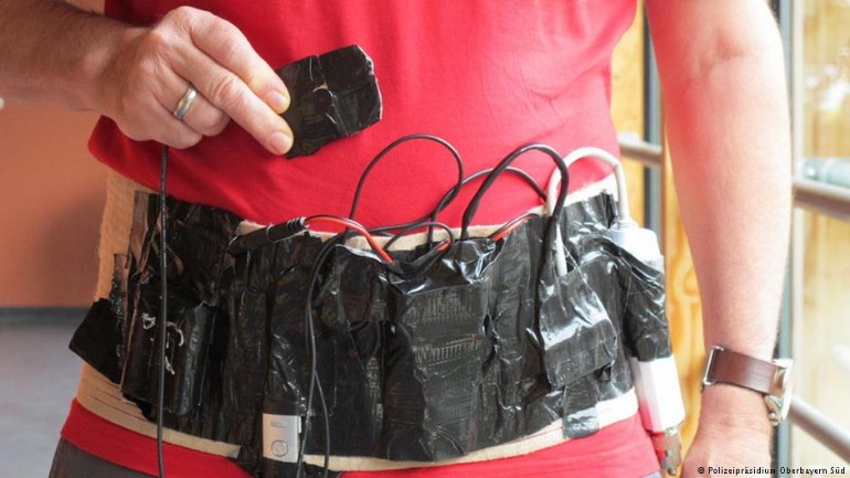 جهاز غريب في حقيبة شاب سوري يثير هلع الشرطة في ألمانيا