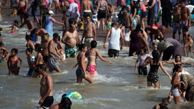 حملة "كن رجل" في المغرب ضد ارتداء النساء للبكيني على شواطيء البحر