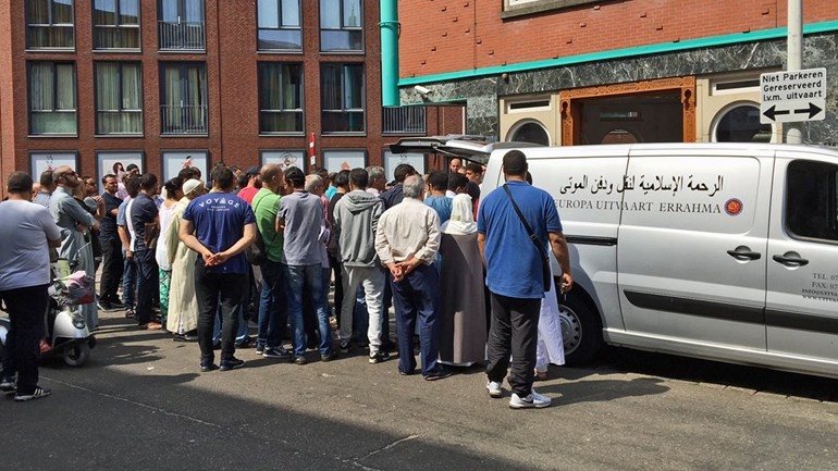 حزن كبير على الجزار فريد الذي توفي طعنا بسكين من قبل زميله في Den Haag