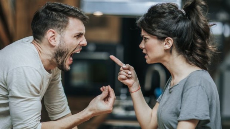 الشجارات الزوجية تؤدي لمشاكل صحية سيئة - ضررها كالتدخين وشرب الكحول