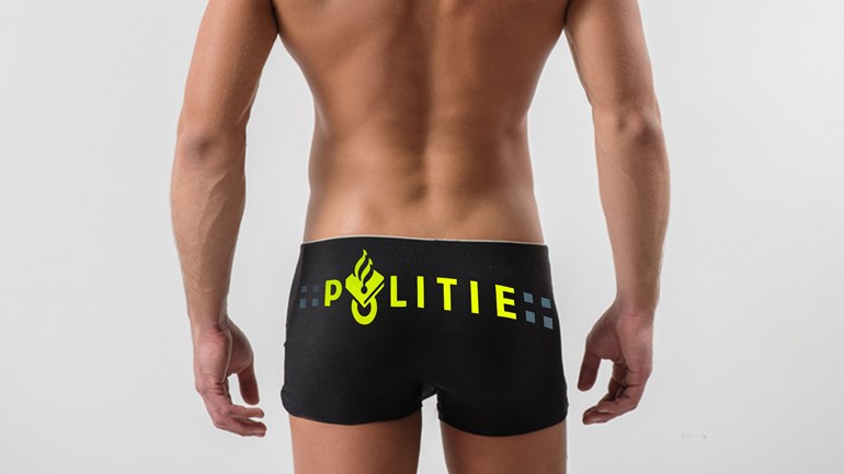 شرطي بالملابس الداخلية يلقي القبض على مشتبه به في دين هيلدر