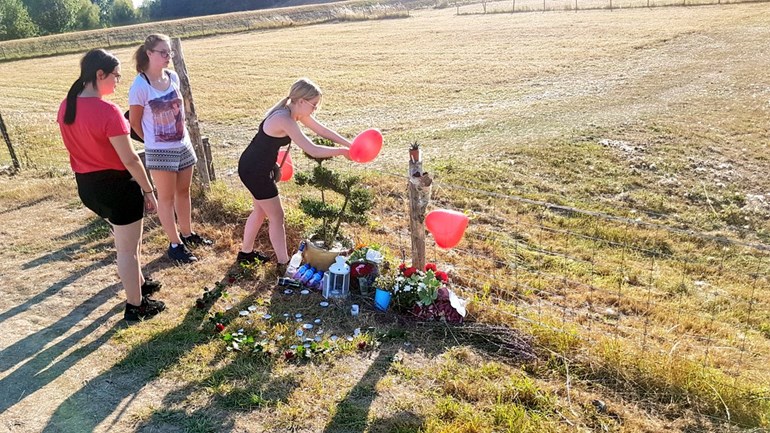 مسيرة صامتة لأقارب وأصدقاء الشاب الذي عثر عليه ميتا من جرعة مخدرات زائدة