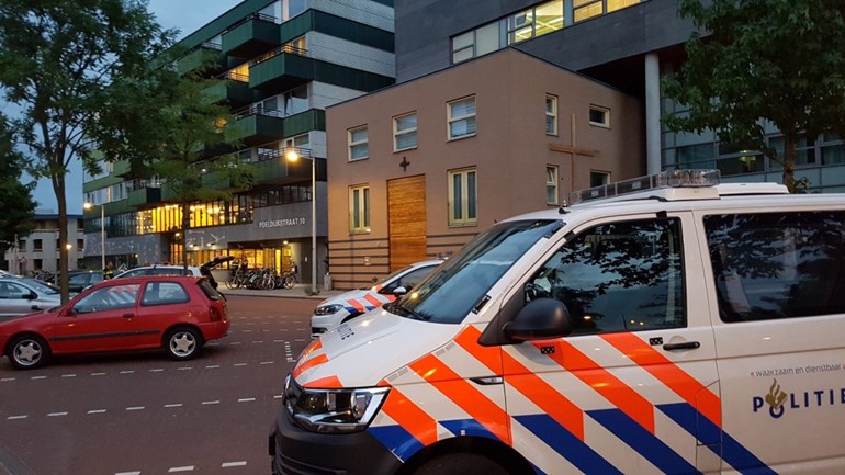 تعرض امرأة للطعن في ملجأ ليلي بأمستردام والقبض على مشتبه به