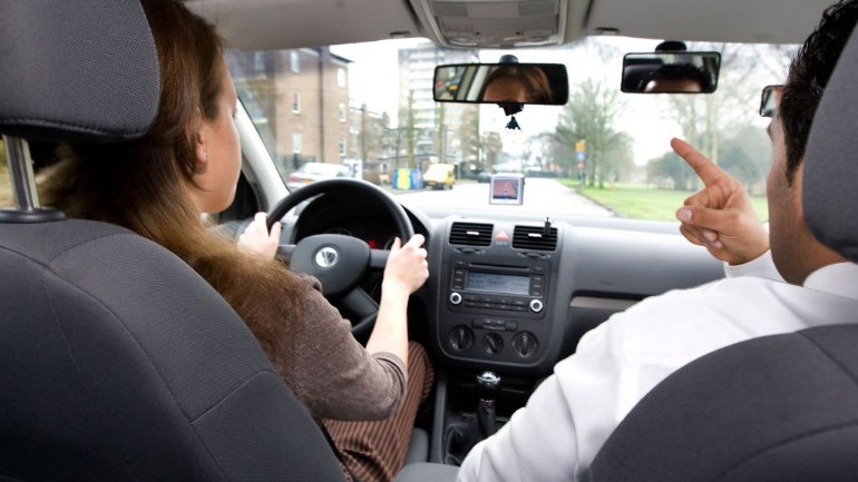 الشرطة تسحب رخصة قيادة مدرس سياقة أثناء الدرس على الطريق السريع A1