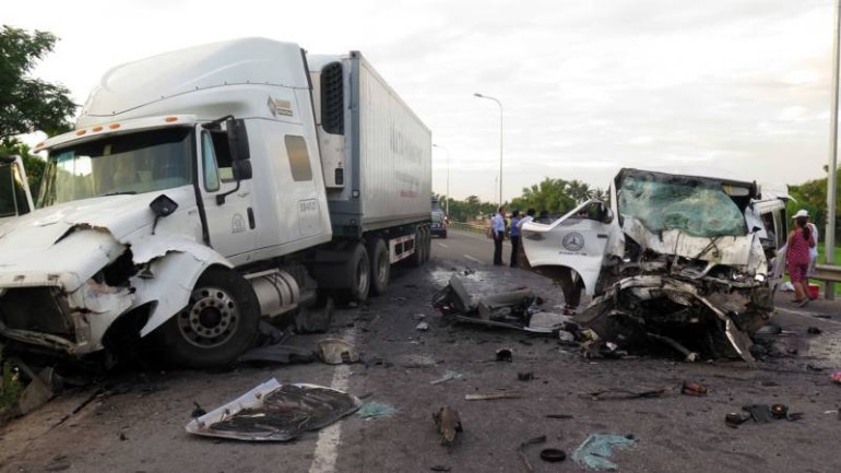 مأساة رهيبة - وفاة العريس و13 شخص من عائلته في حادث بفيتنام