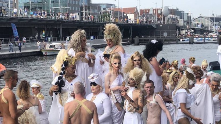 موكب القنوات في أمستردام بمشاركة القارب الإيراني والمثليين والمراحيض النسائية هذا العام