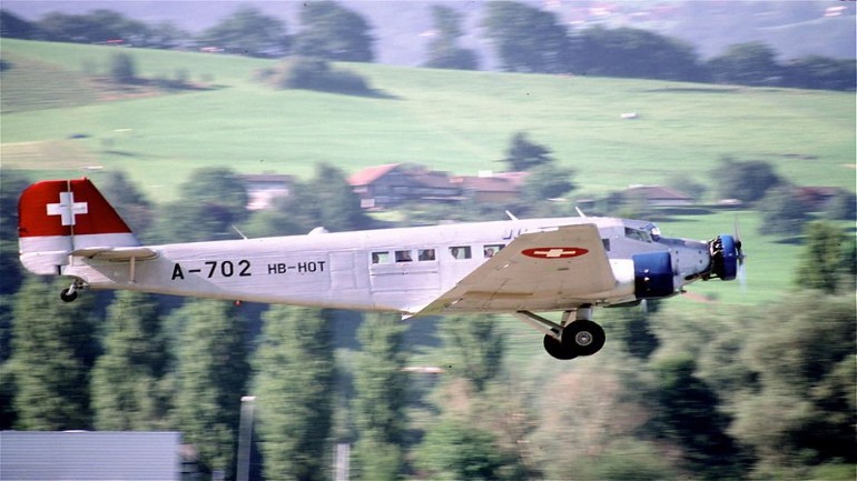 مصرع عشرون شخصا في تحطم طائرة رحلات سياحية في جبال الألب في سويسرا