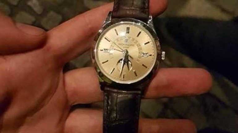 سرقة ساعة يد بقيمة 150,000 € من سائح في ساحة De Dam بأمستردام