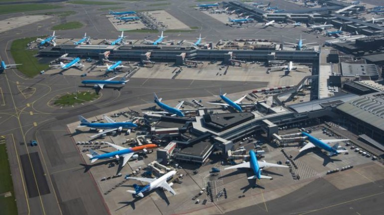 الغاء عشرات الرحلات الجوية في مطار سخيبول بسبب سوء الأحوال الجوية