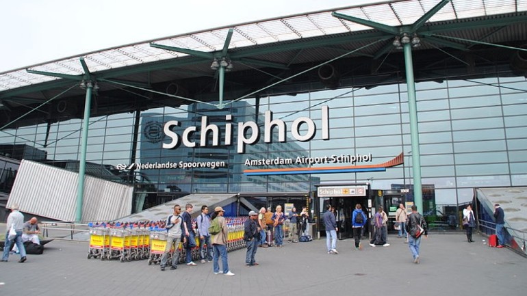 سوري يكسب الألاف من اليورو بتهريب الأطفال إلى هولندا عبر مطار سخيبول