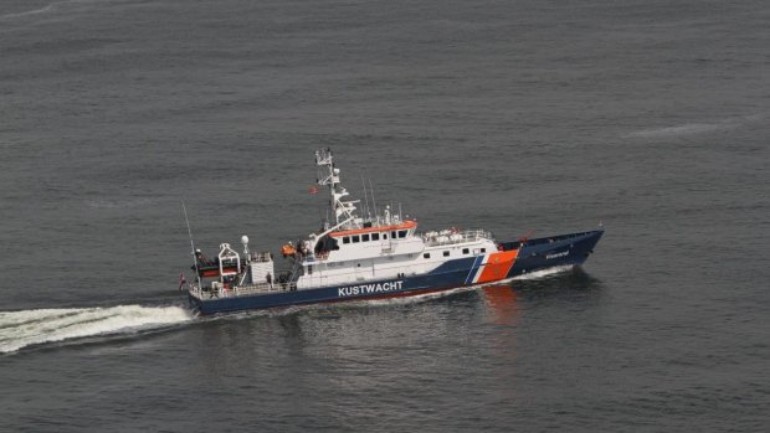 خفر السواحل الهولندي ينقذ ركاب سفينة غرقت قبالة ساحل زاندفورت