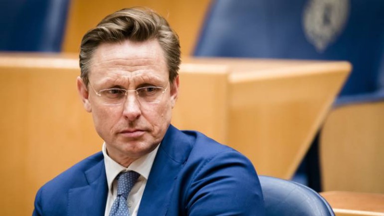 استقالة مفاجئة لعضو في البرلمان الهولندي عن حزب VVD بسبب علاقة مع موظفة
