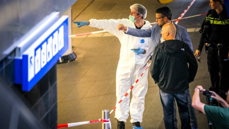 ضحايا الطعن البارحة في محطة أمستردام المركزية هما سائحان أمريكيان
