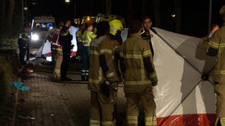 وفاة ثلاثة مراهقين بحادث تصادم خطير في آنا بالونا بشمال هولندا