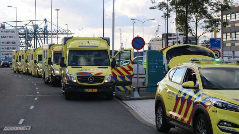 استنفار الشرطة وخدمات الإسعاف بعد تلقي طلب مساعدة من حاوية بميناء روتردام - غير معروف مكانها 