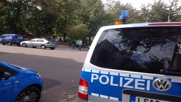 من جديد - الإشتباه بارتكاب طالبي لجوء جريمة قتل طعنا بسكين في Köthen بألمانيا