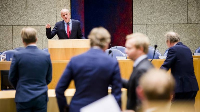 حزب SP يطلب سحب الثقة من وزير الخارجية الهولندي بسبب دعم المجموعات المسلحة في سوريا