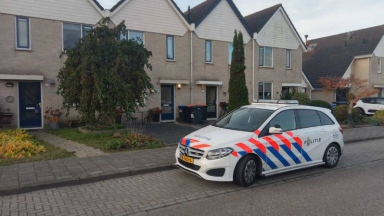 الشرطة تطلق النار على رجل يحمل سكاكين صباح اليوم في Emmeloord