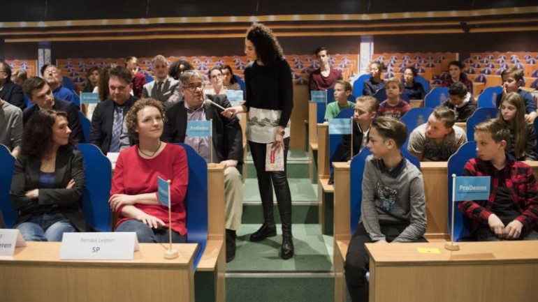 سيتمكن ألف طالب من زيارة البرلمان الهولندي يوميا لتلقي دروس في الديمقراطية