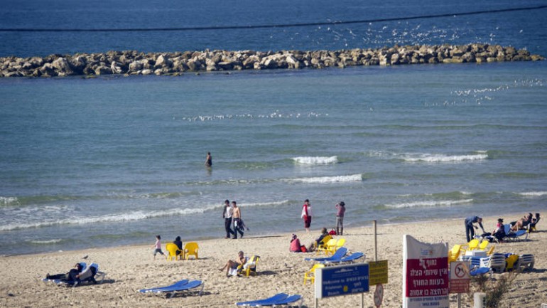 وفاة رجل هولندي عند محاولته انقاذ طفلين من الغرق على شاطيء البحر في تل أبيب