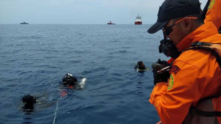 تحطم وسقوط طائرة ركاب في البحر  بأندونيسيا - كانت تحمل 189 راكبا