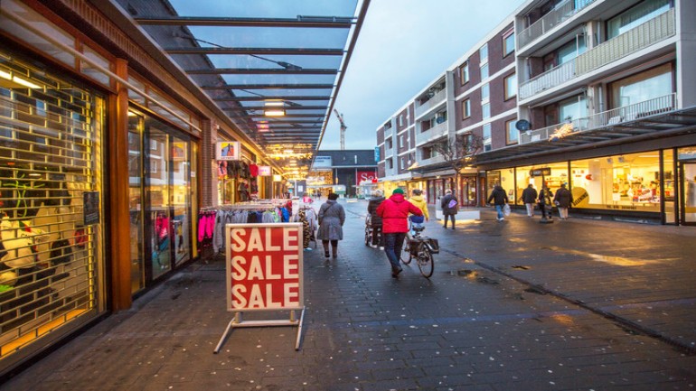 حزب VVD يريد حظر المتسولين الذين يزعجون المارة في مركز تسوق Leyweg في دانهاخ