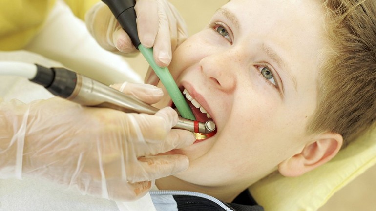 دراسة - الأطفال في هولندا يهملون أسنانهم في بداية سن المراهقة