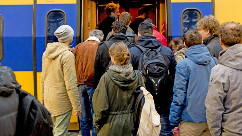 خطة وسائل النقل العام المجانية حسب خبراء هولنديين : مكلفة ولا تنفع لا في هولندا ولا لوكسمبورغ !