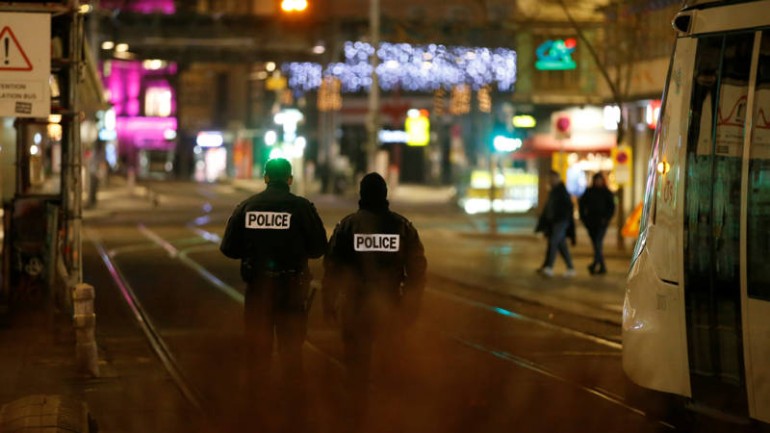 مقتل شخصين واصابة عشرة أخرين بجروح في اطلاق نار بسوق عيد الميلاد في مدينة ستراسبورغ الفرنسية