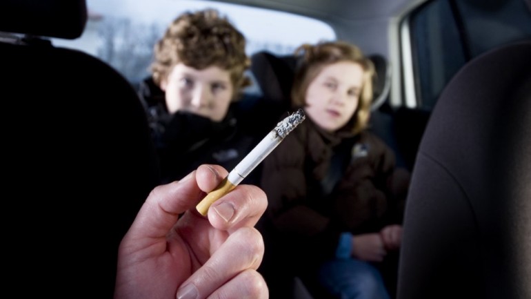 غرامة 1000 يورو للتدخين في السيارة مع وجود أطفال في بلجيكا