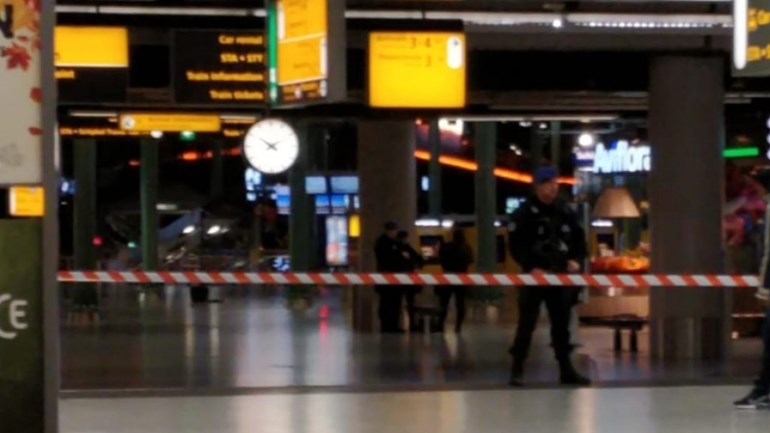 اخلاء صالة مطار سخيبول بأمستردام هذه الليلة واعتقال رجل بعد تهديده عدة أشخاص بسكين