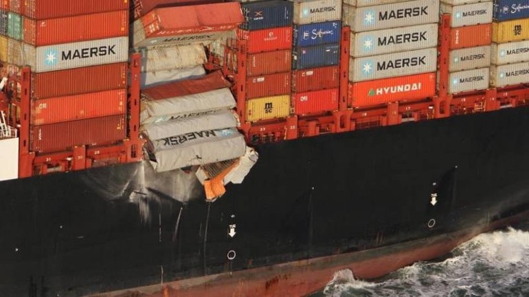 خفر السواحل ينشر فيديو يبين فقدان سفينة الشحن لحاويات البضائع في بحر الشمال