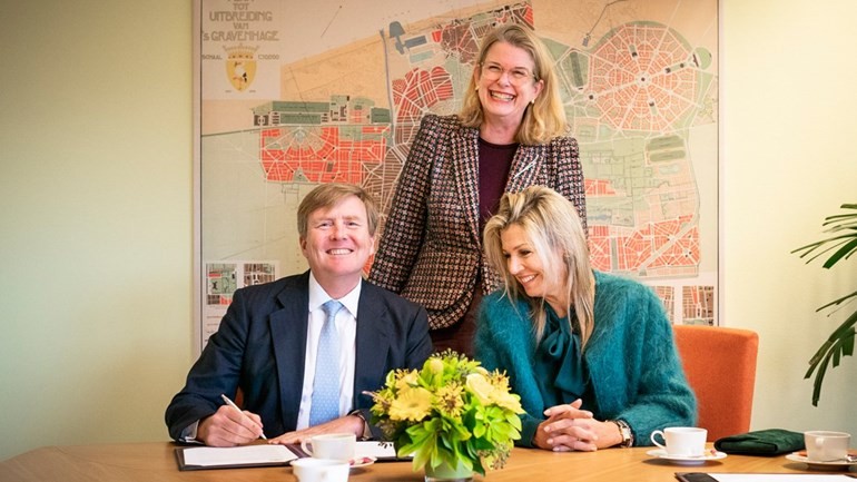 العائلة الهولندية المالكة تصبح رسميا من سكان DenHaag
