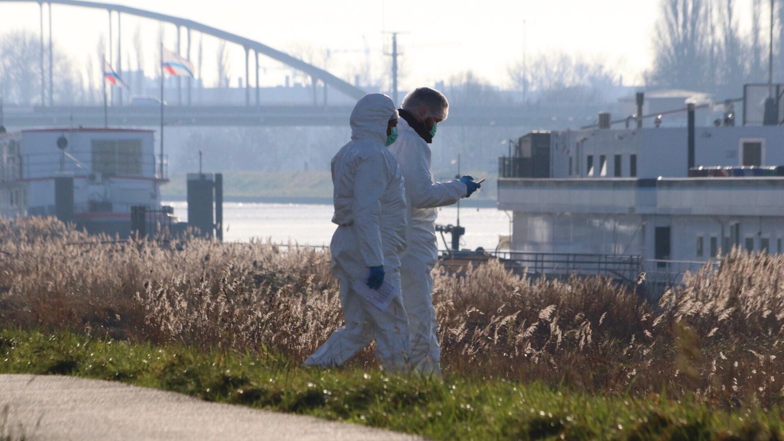 العثور على بقايا بشرية داخل حقيبة في المياه بأمستردام